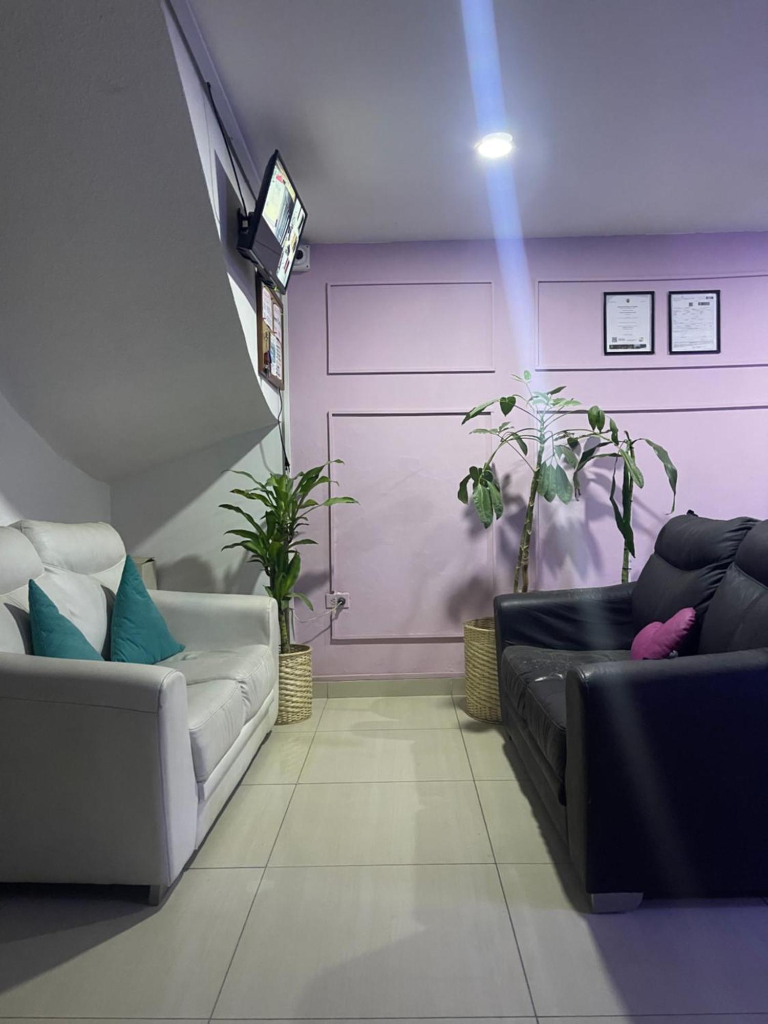 Habitación en casa particular A 5 Minutos Aeropuerto. Pequena *